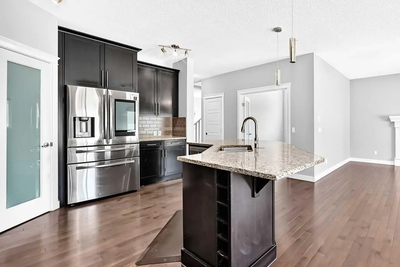 325 Evanspark Gardens NW