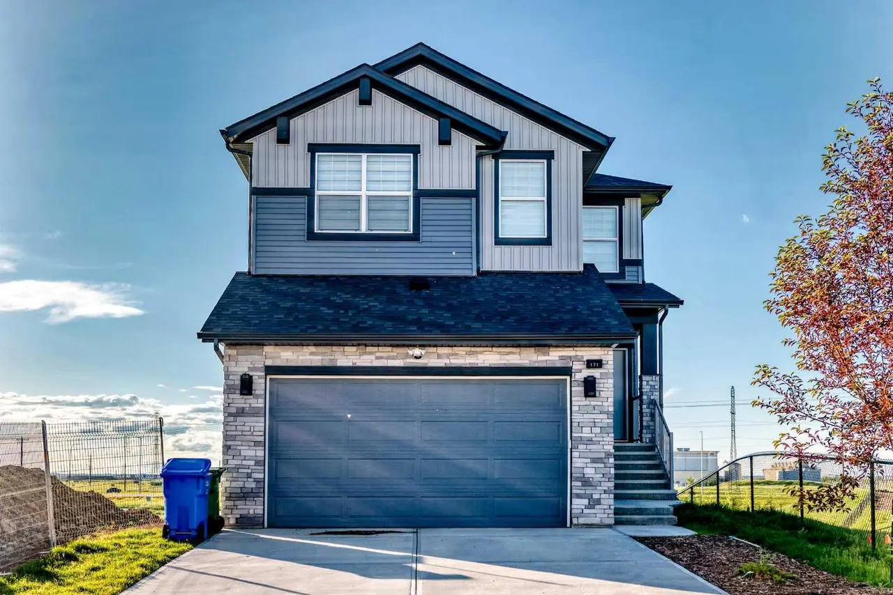 171 Corner Glen Grove NE