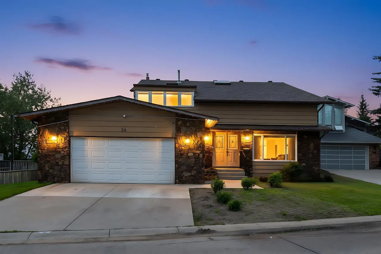 24 Woodgrove Crescent SW