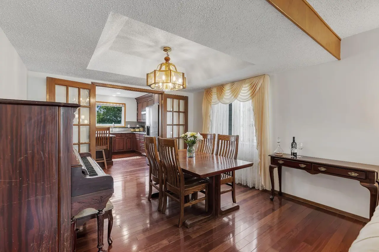 24 Woodgrove Crescent SW