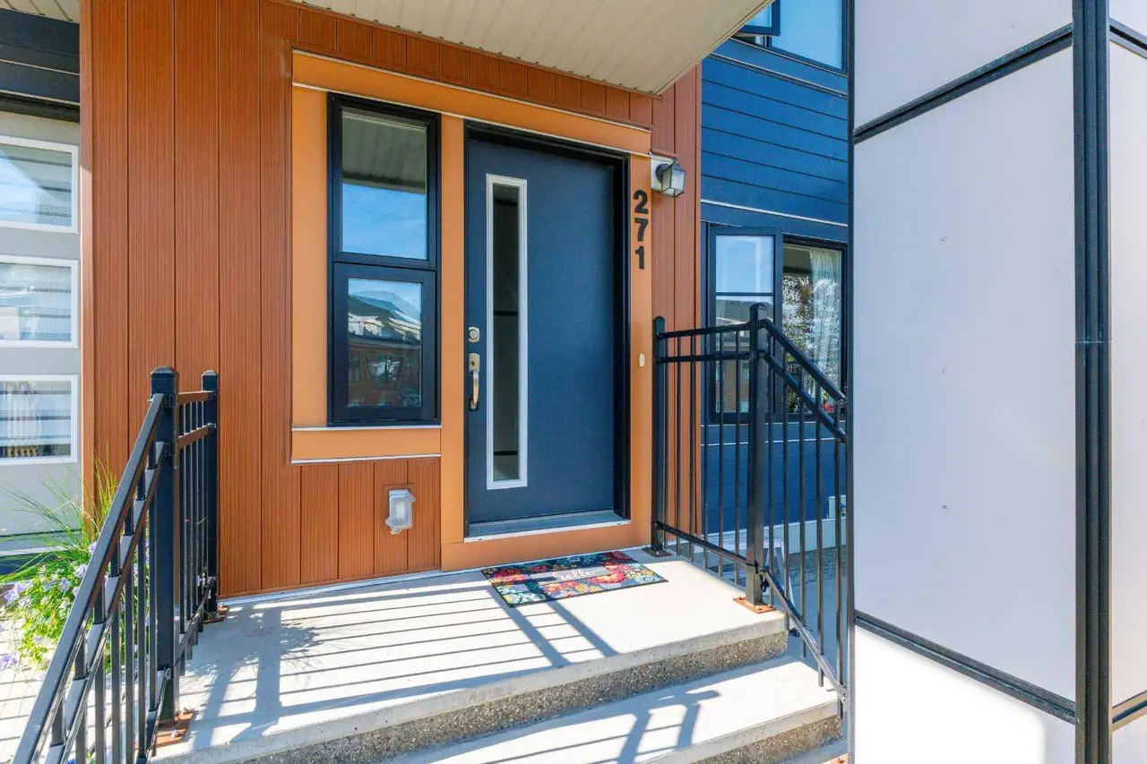 271 Livingston Common NE