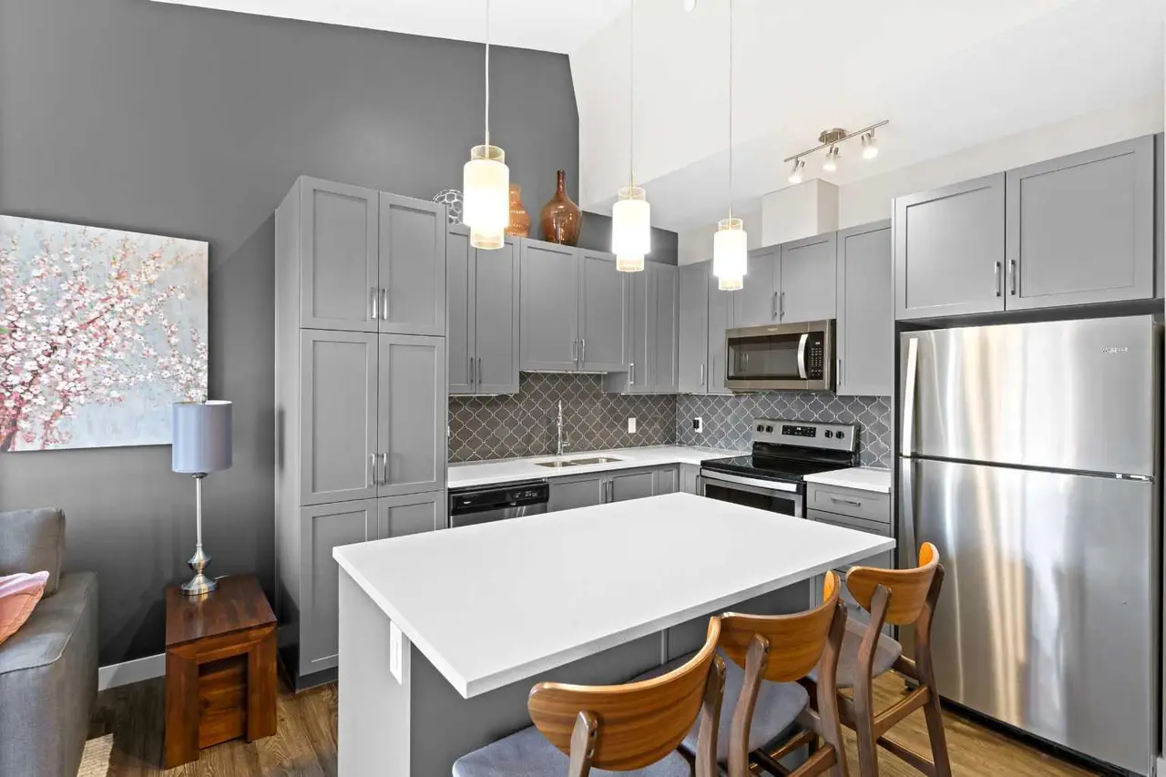 271 Livingston Common NE