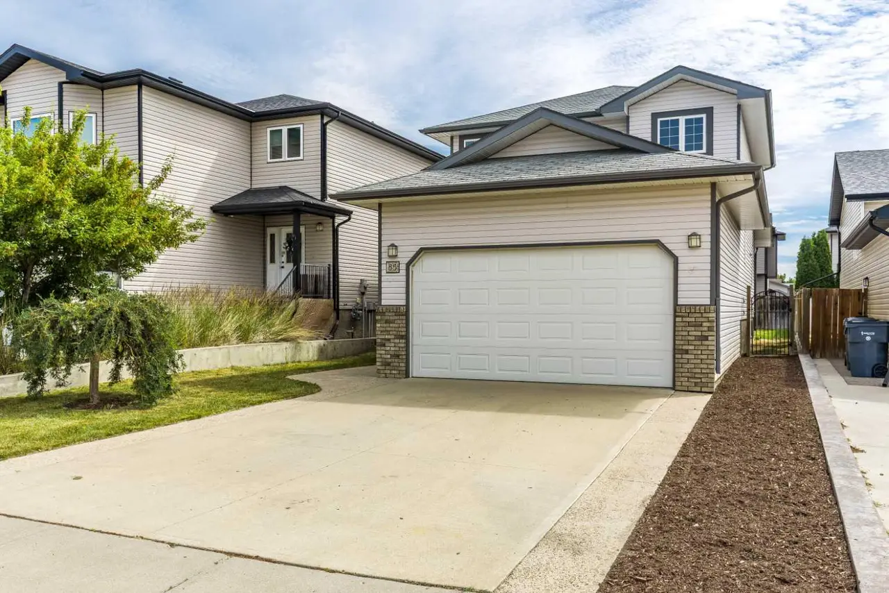 55 Vista Close SE
