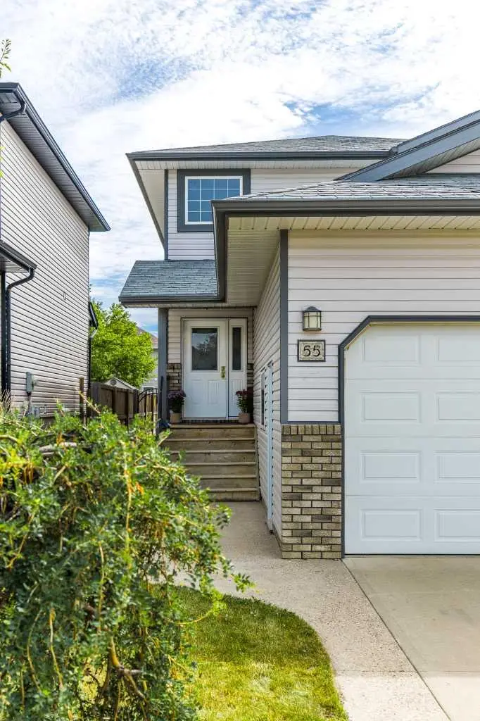 55 Vista Close SE