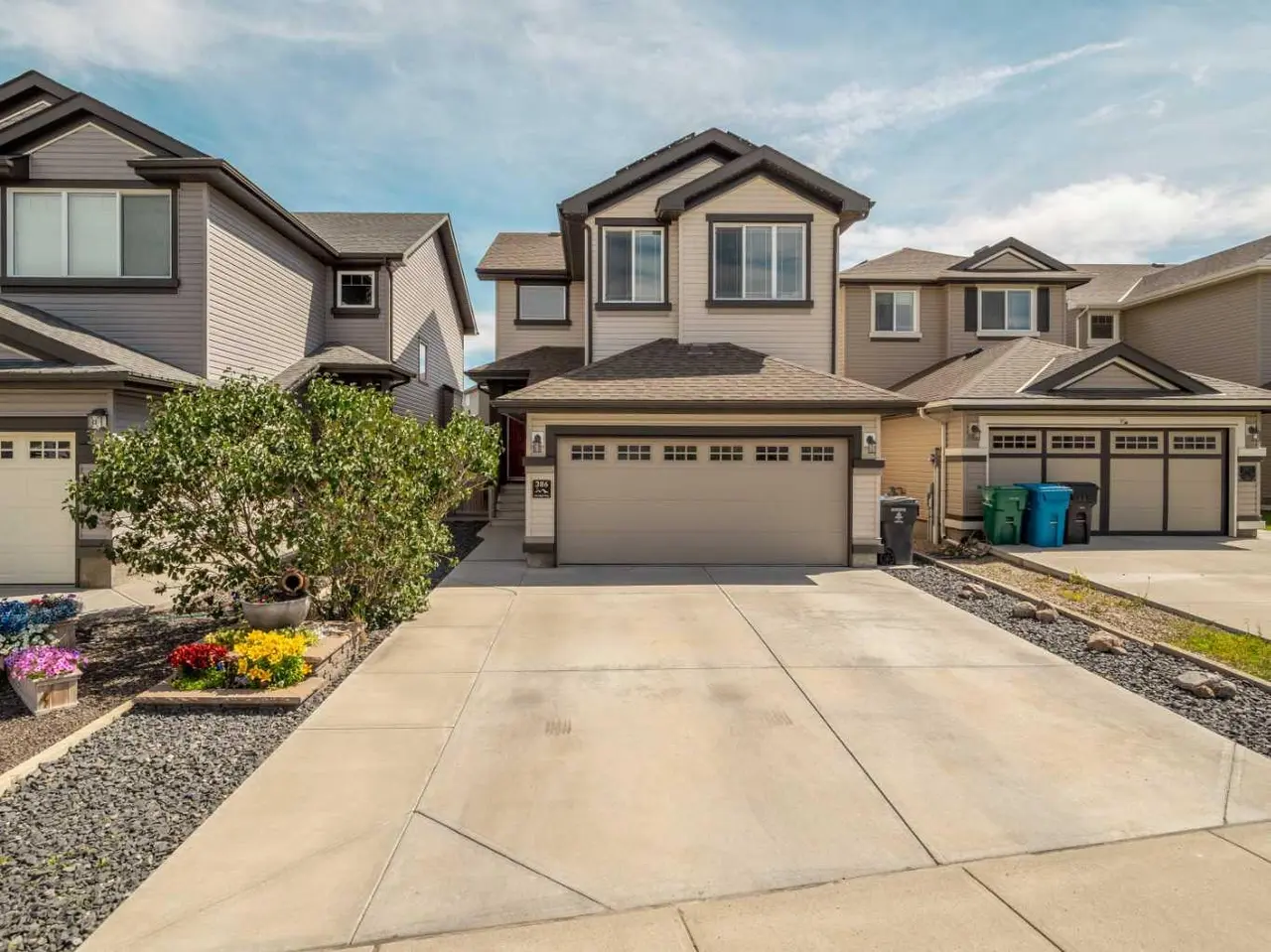 386 Moonlight Way W
