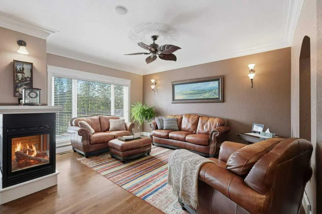 28 Oakdale Place 