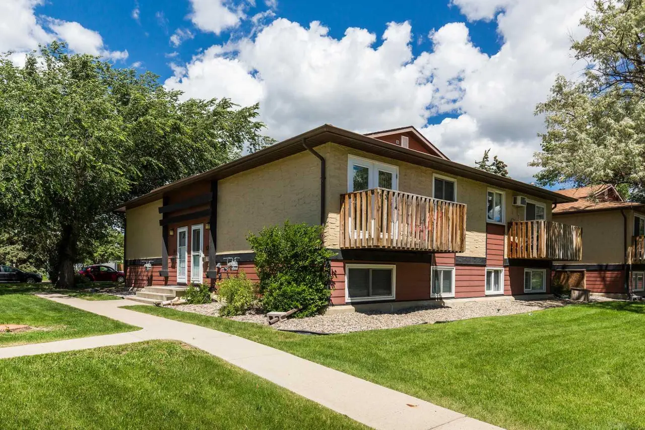 13, 5 Acadia Road W