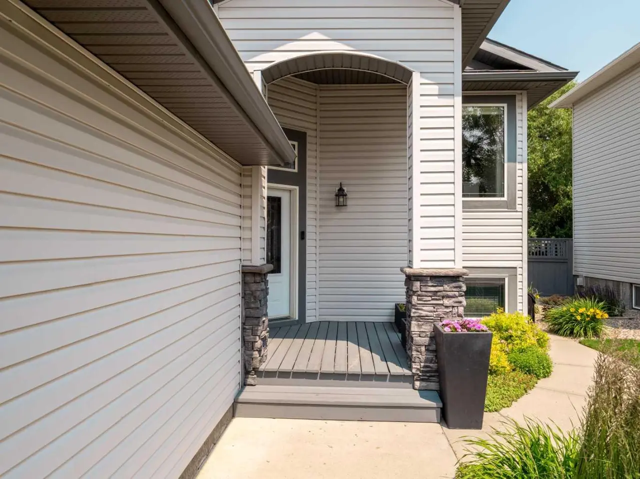 7 Kodiak Boulevard N