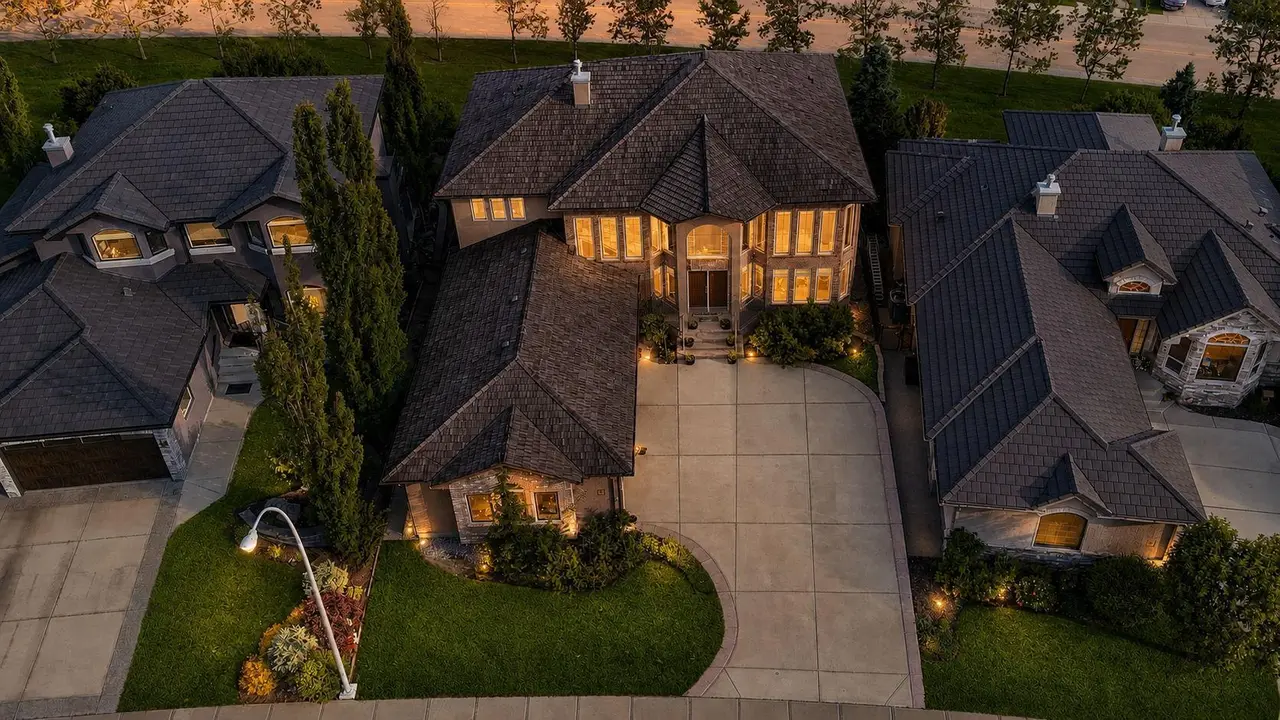 99 Arbour Vista Road NW
