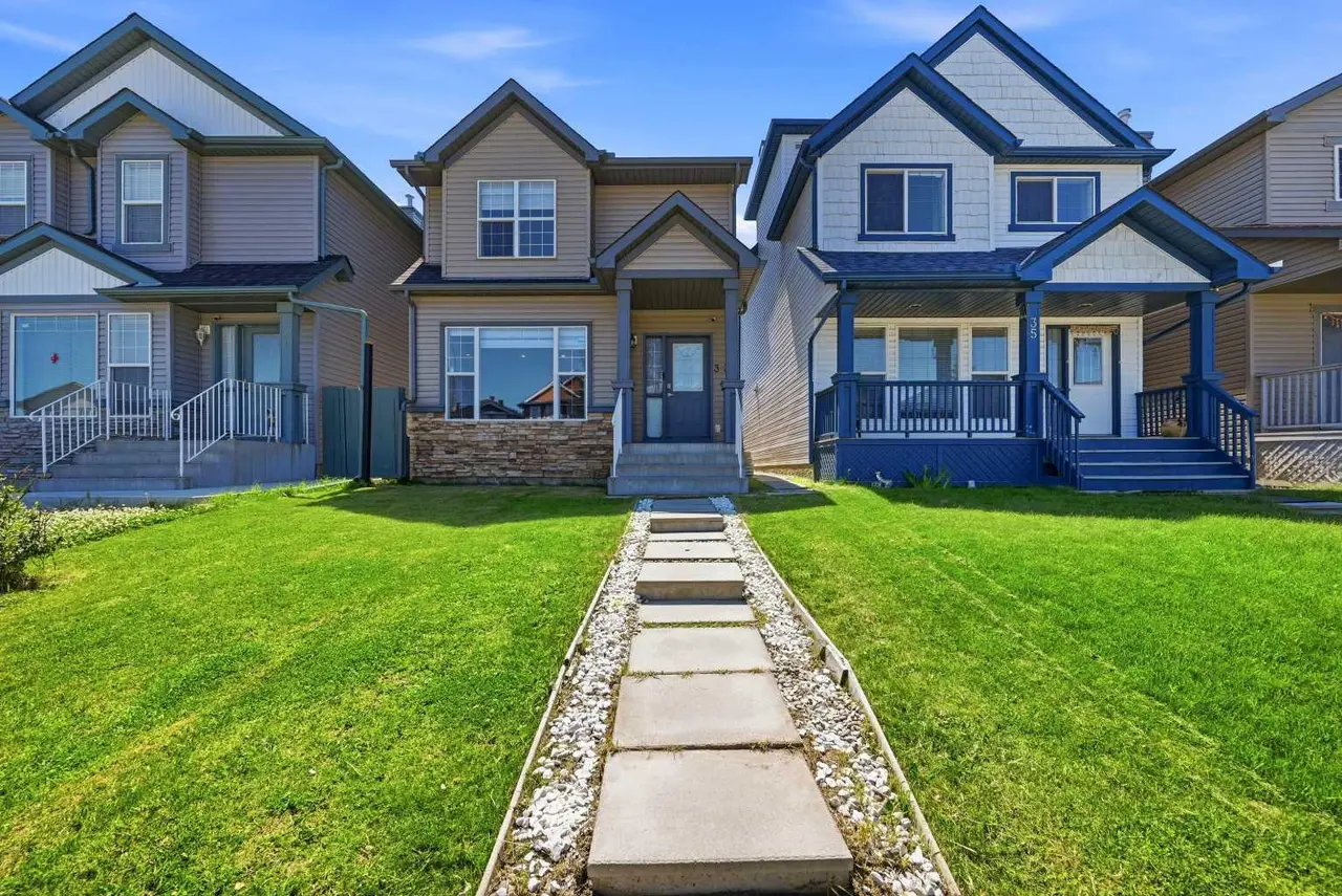 33 Saddlecrest Close NE