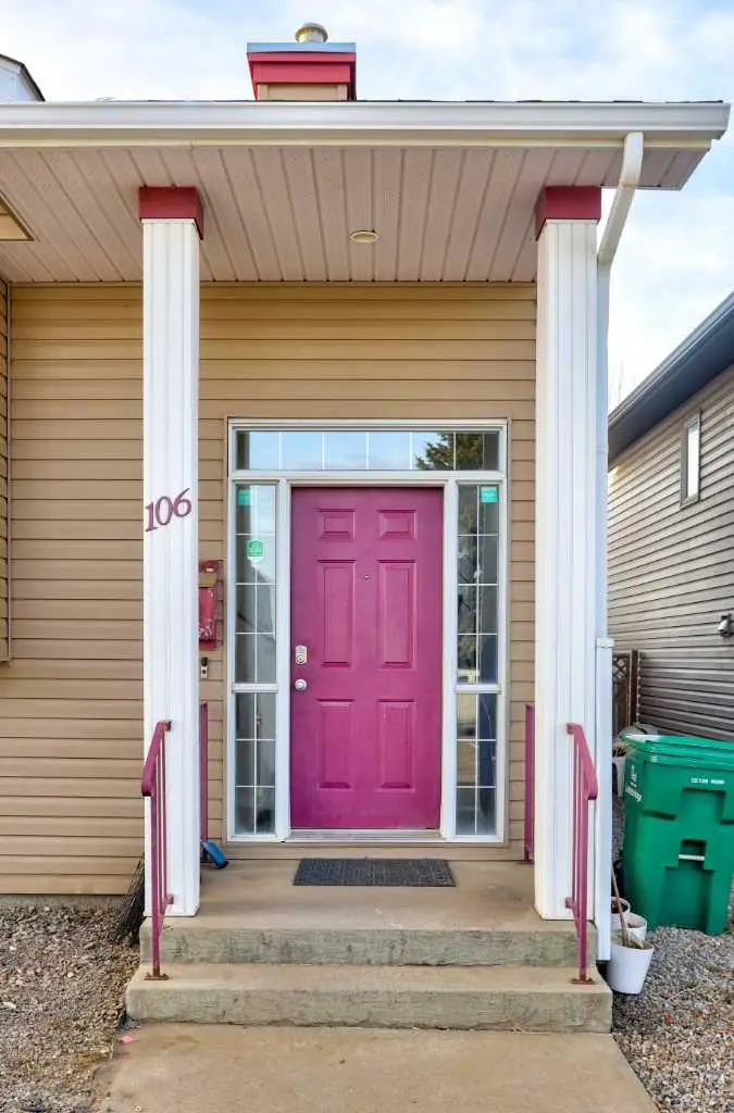 106 Peigan Court W