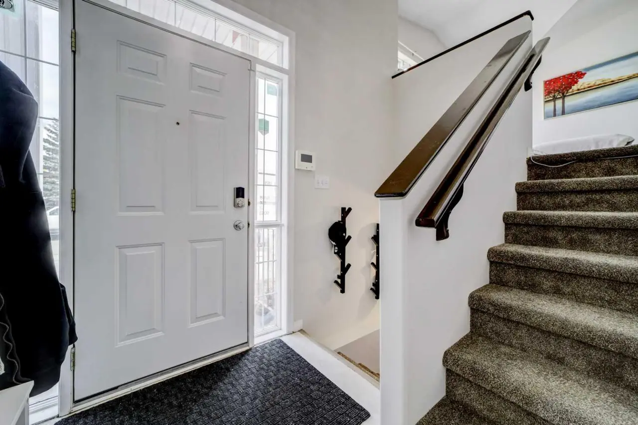 106 Peigan Court W