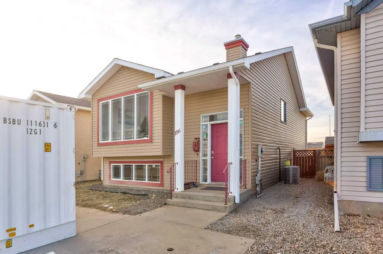 106 Peigan Court W