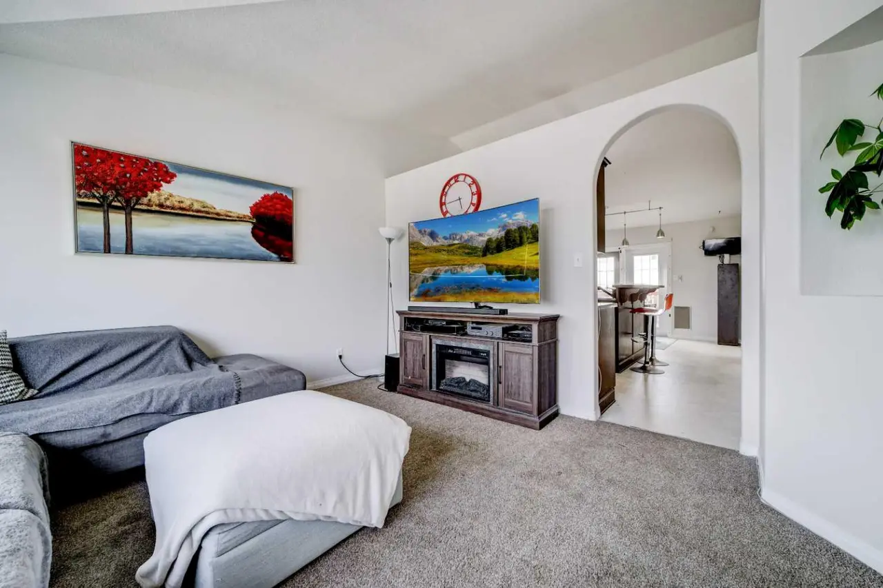106 Peigan Court W
