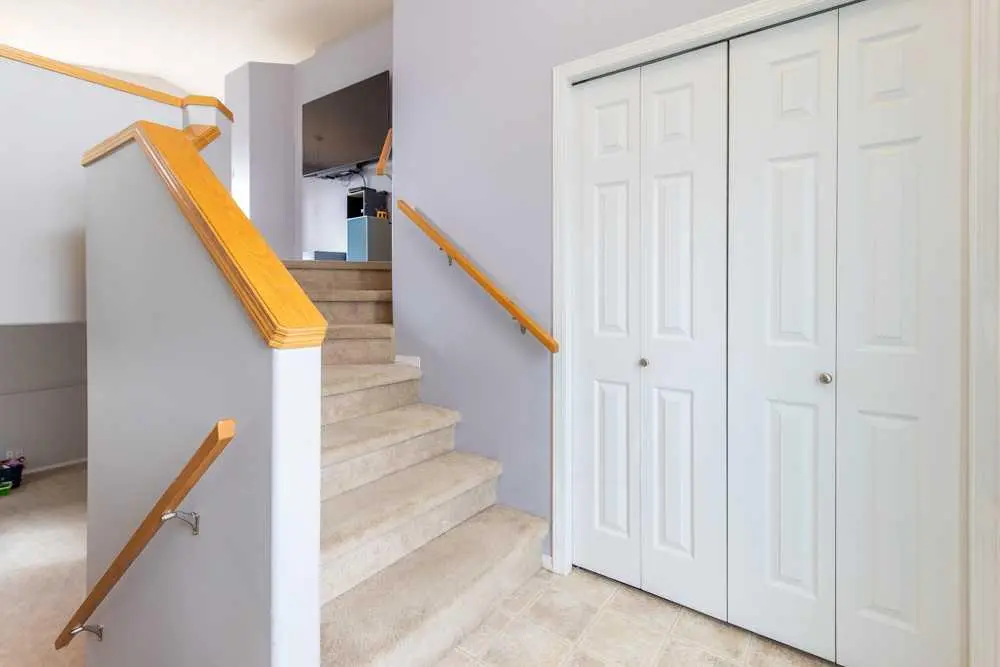 48 Blackfoot Court W