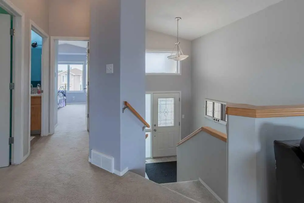 48 Blackfoot Court W