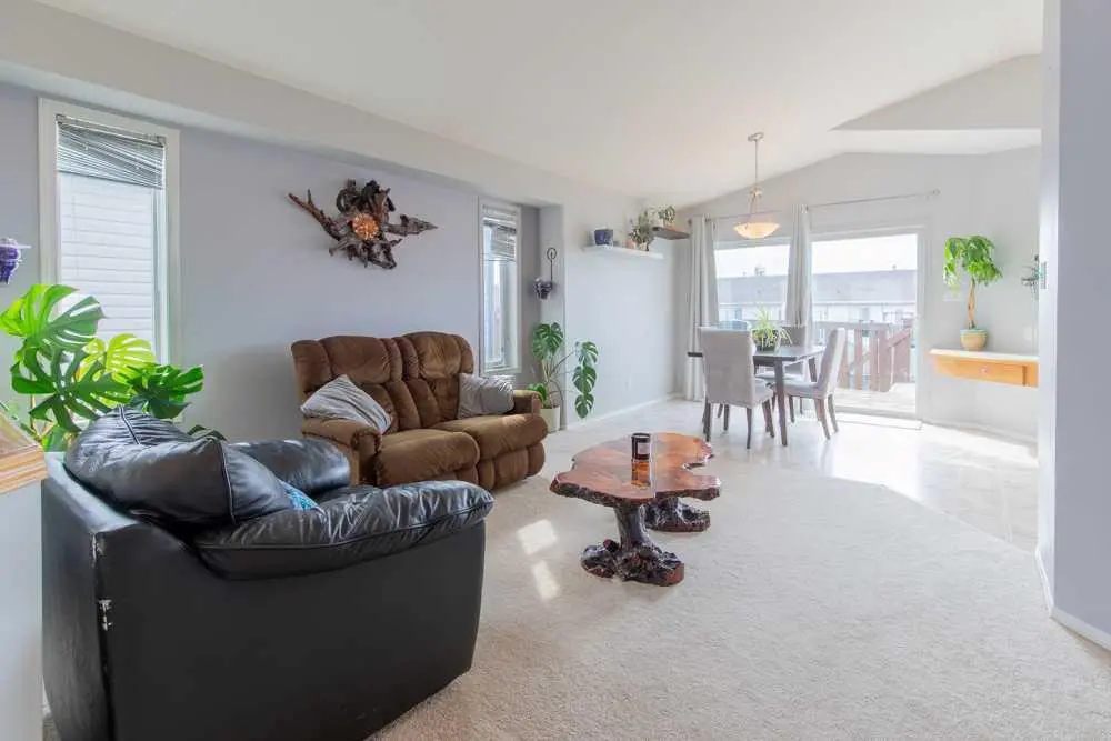 48 Blackfoot Court W