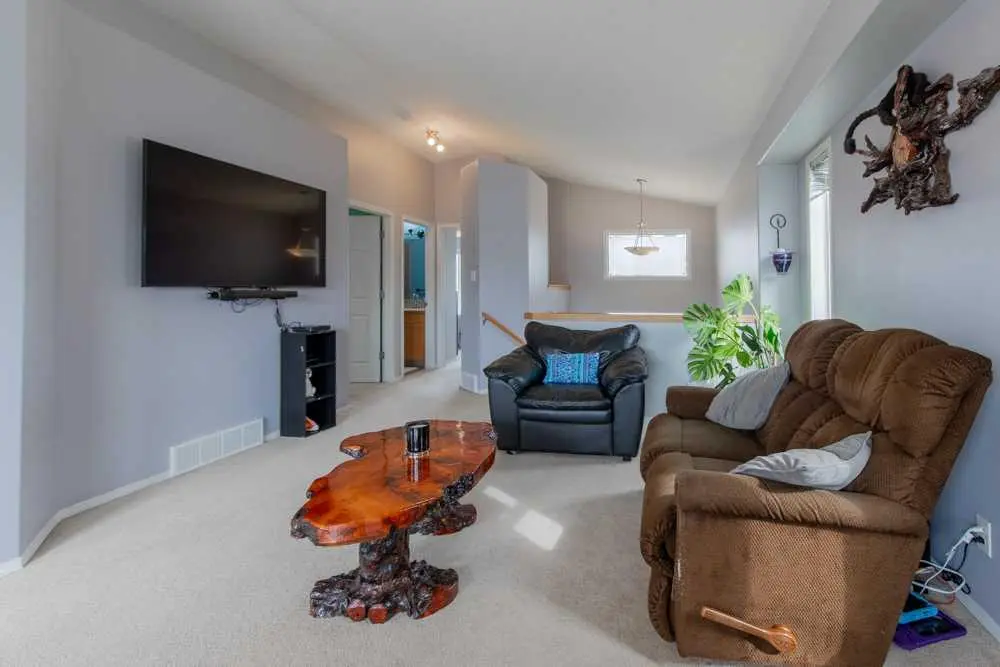 48 Blackfoot Court W