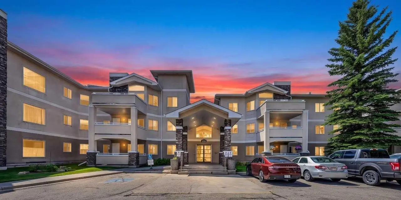 209, 26 Country Hills View NW