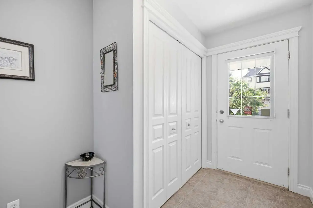 4 Cougar Ridge Mews SW