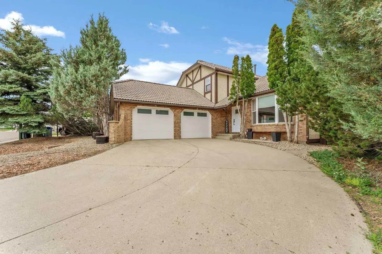 8 Ross View Bay SE