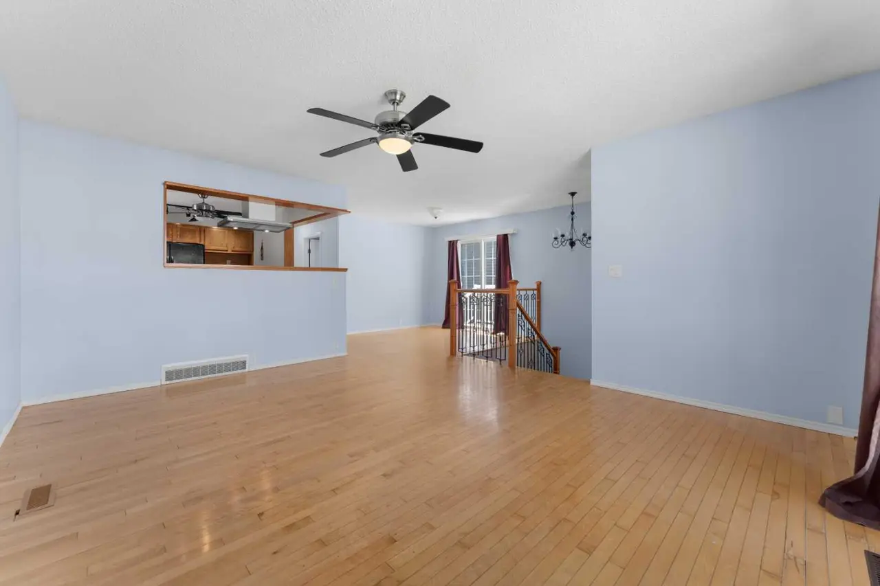 27 Elk Hill SE