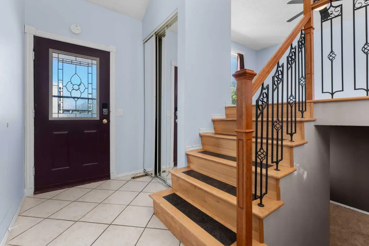 27 Elk Hill SE