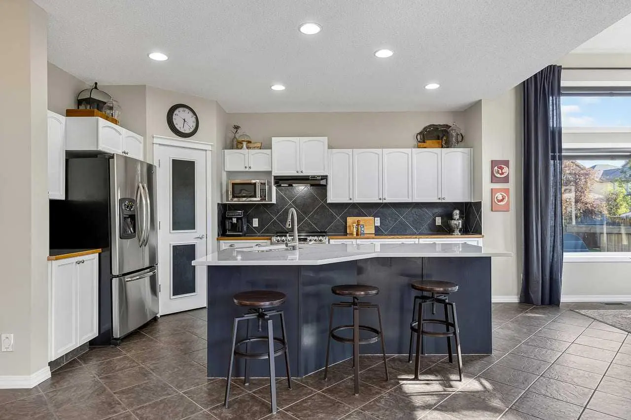 11 Chapala Square SE