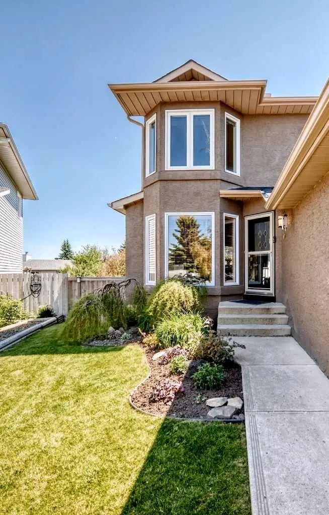 21 Shawbrooke Bay SW