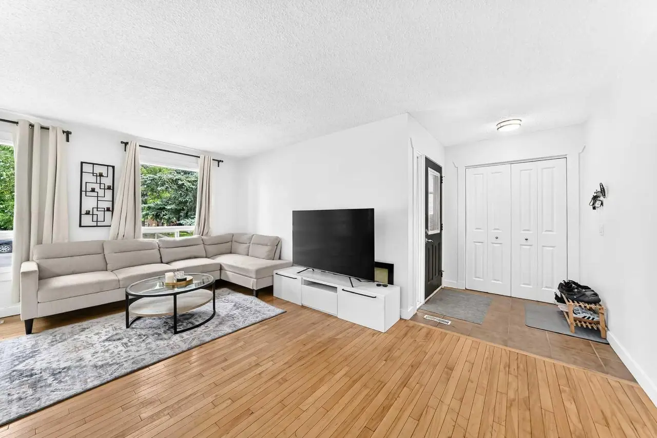 11 Bedford Drive NE