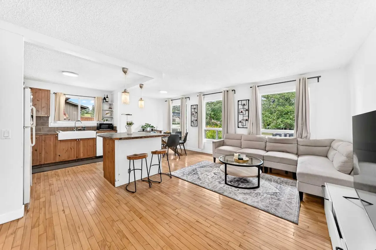 11 Bedford Drive NE