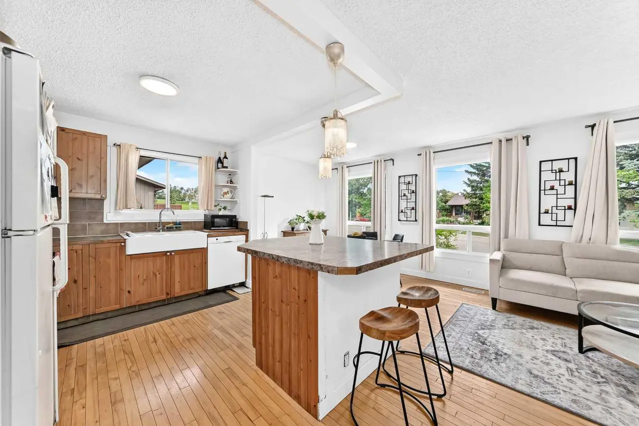 11 Bedford Drive NE