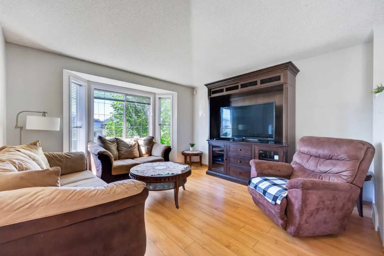 173 Martin Crossing Crescent NE