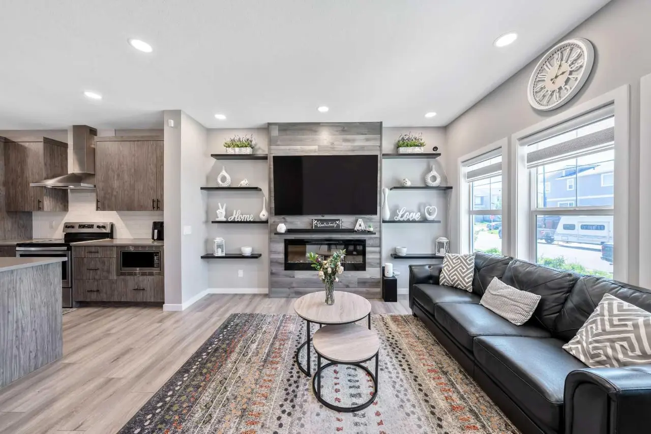 384 Chinook Gate Close SW