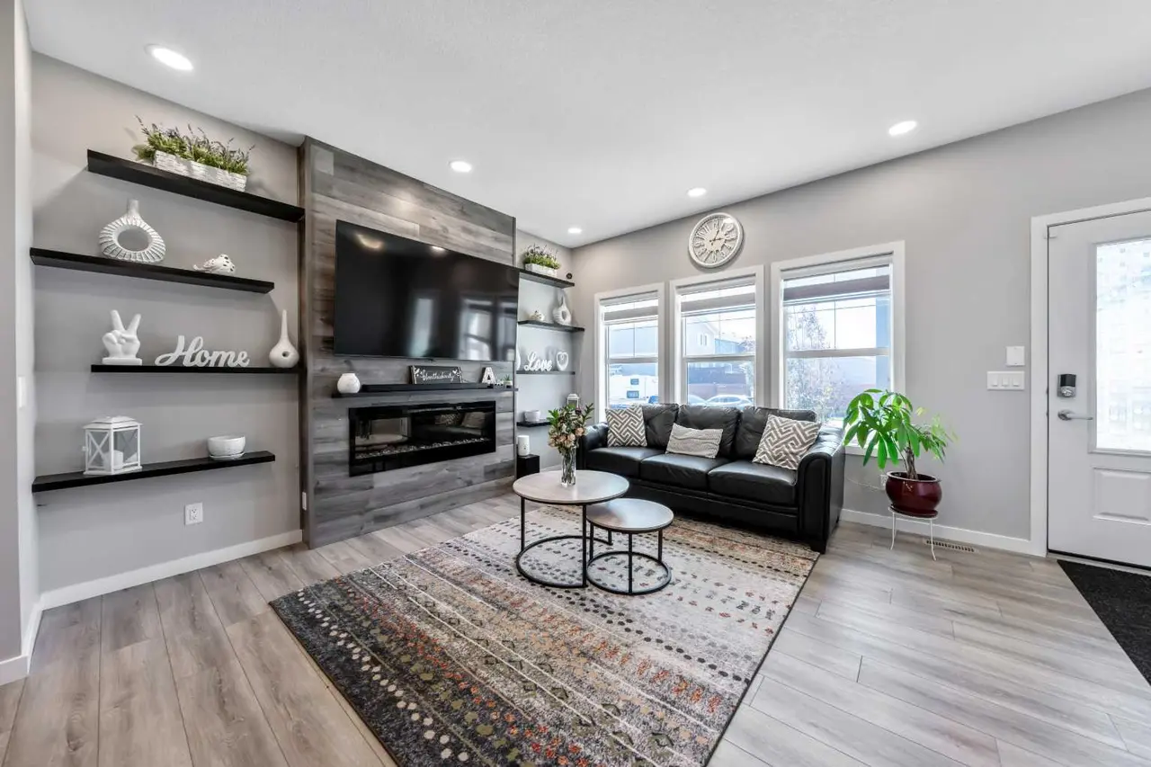 384 Chinook Gate Close SW