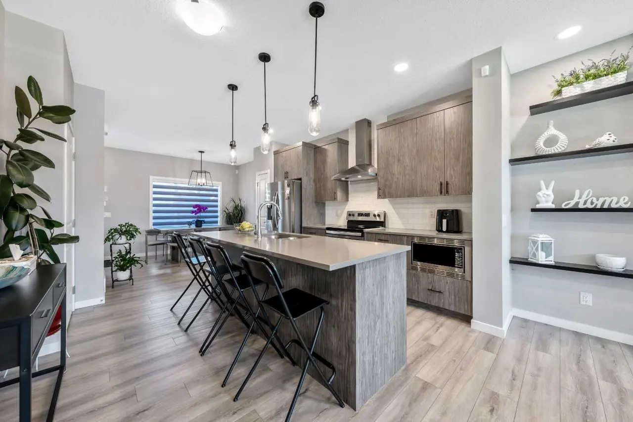 384 Chinook Gate Close SW