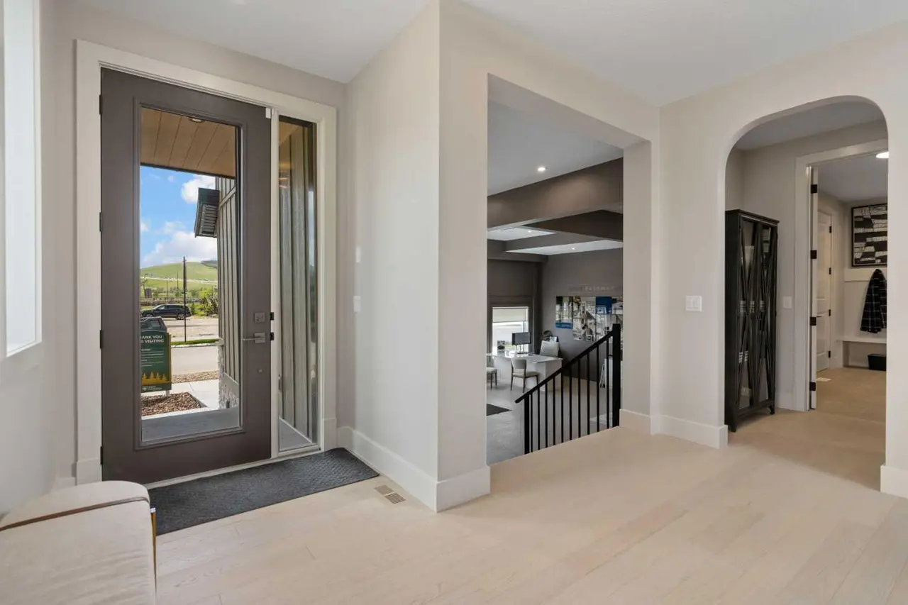 364 Greenwich Drive NW