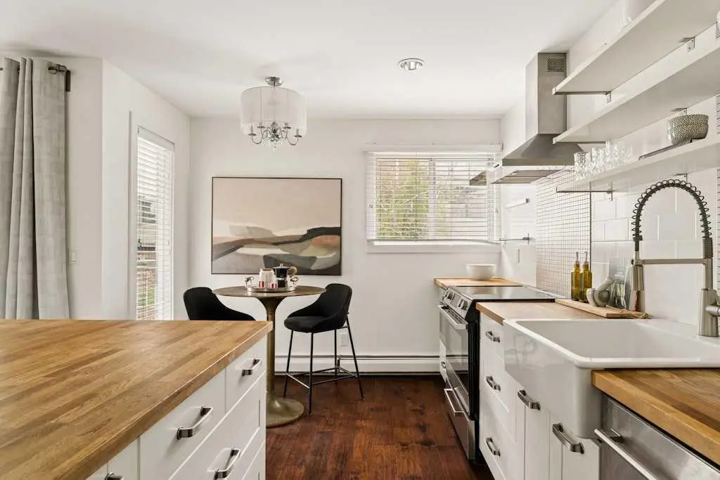 203, 1721 13 Street SW