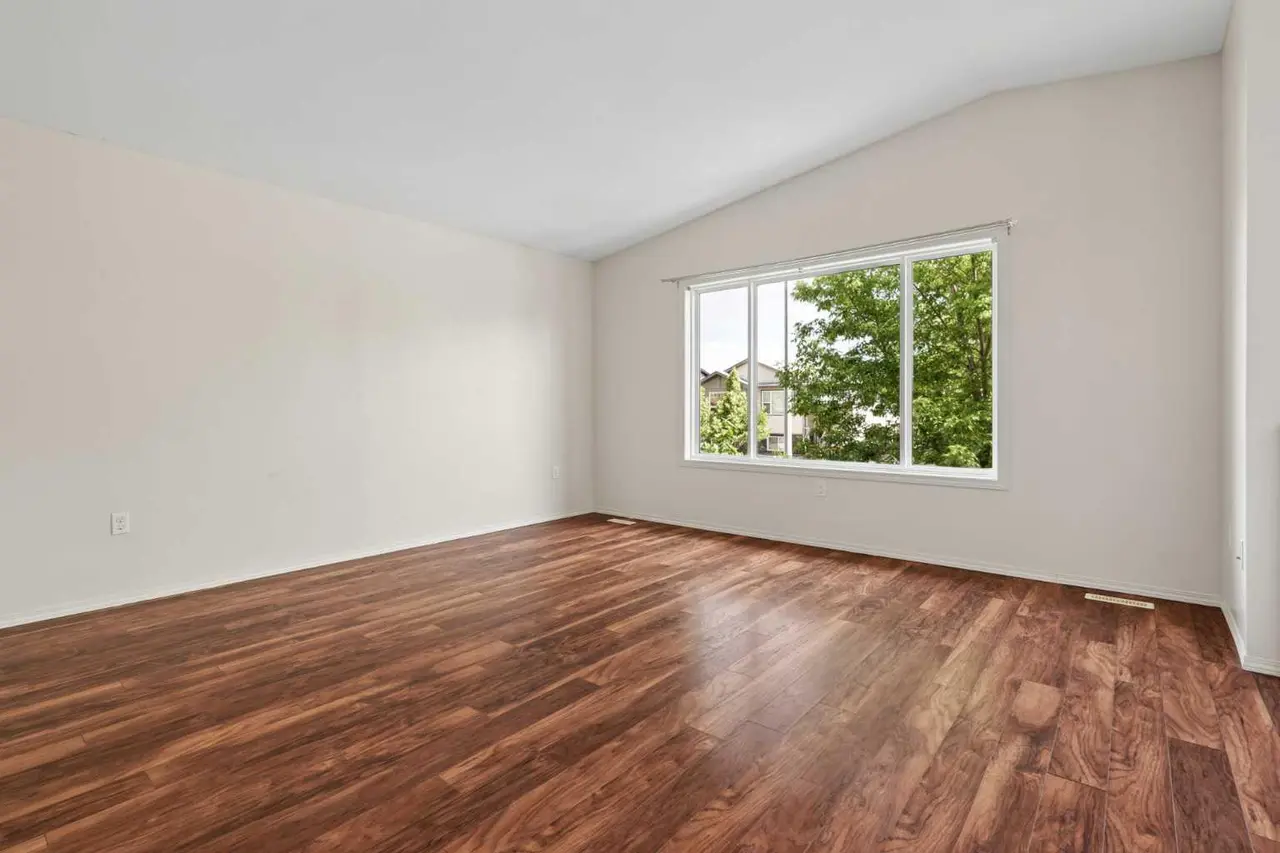 136 Mt Sundance Crescent W