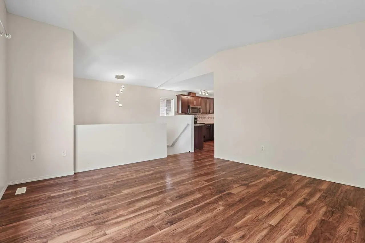 136 Mt Sundance Crescent W