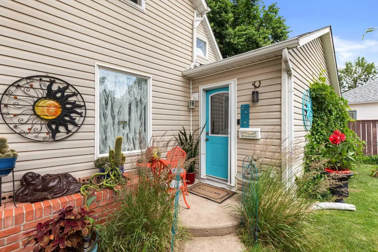 140 6 Street SE