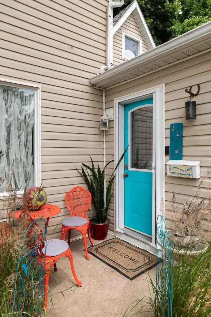140 6 Street SE