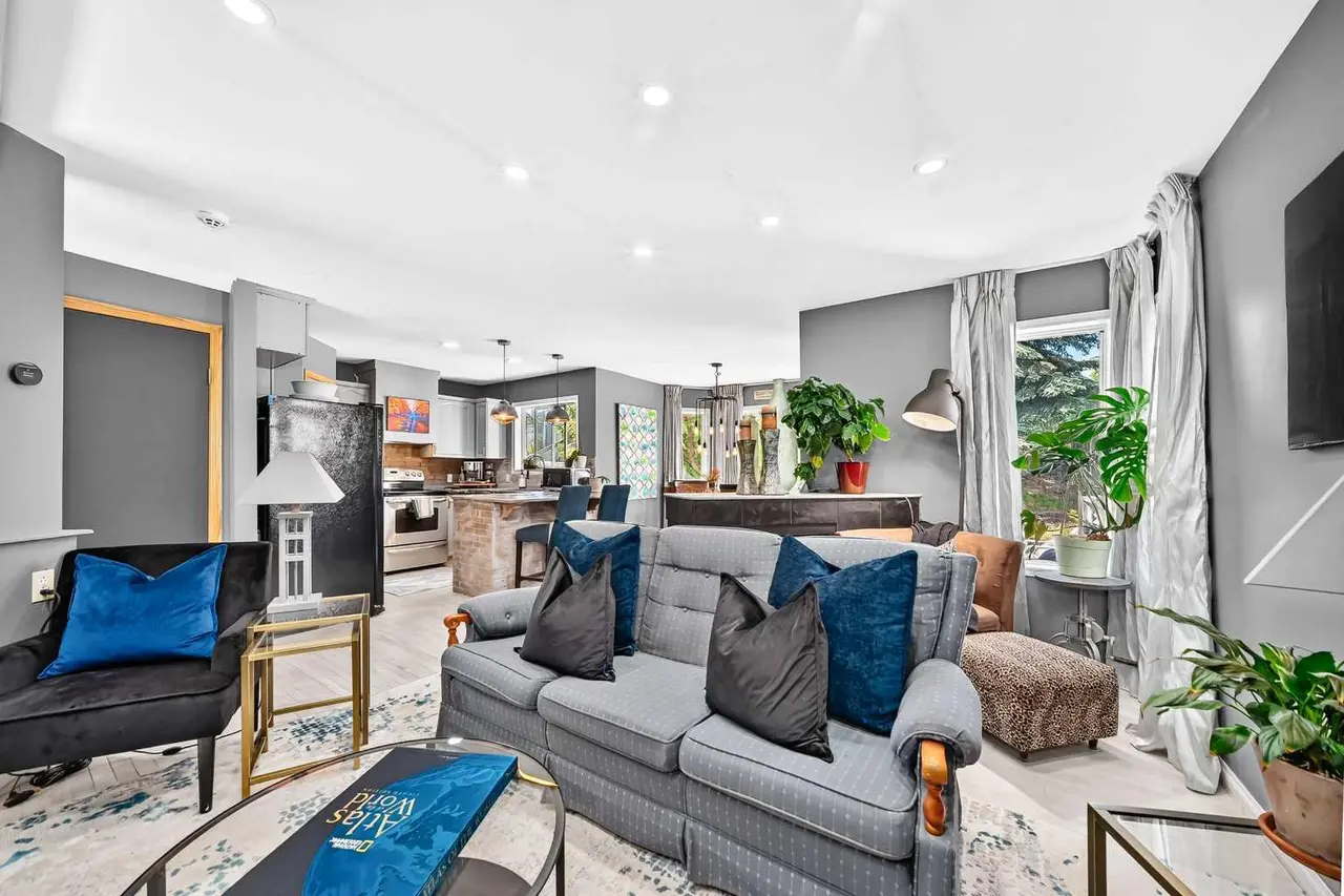 216 Hidden Spring Green NW