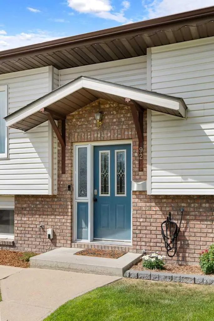 92 Sharpe Crescent SE