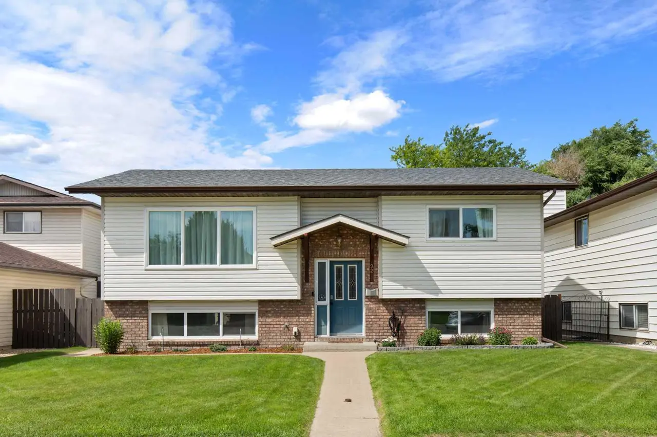 92 Sharpe Crescent SE