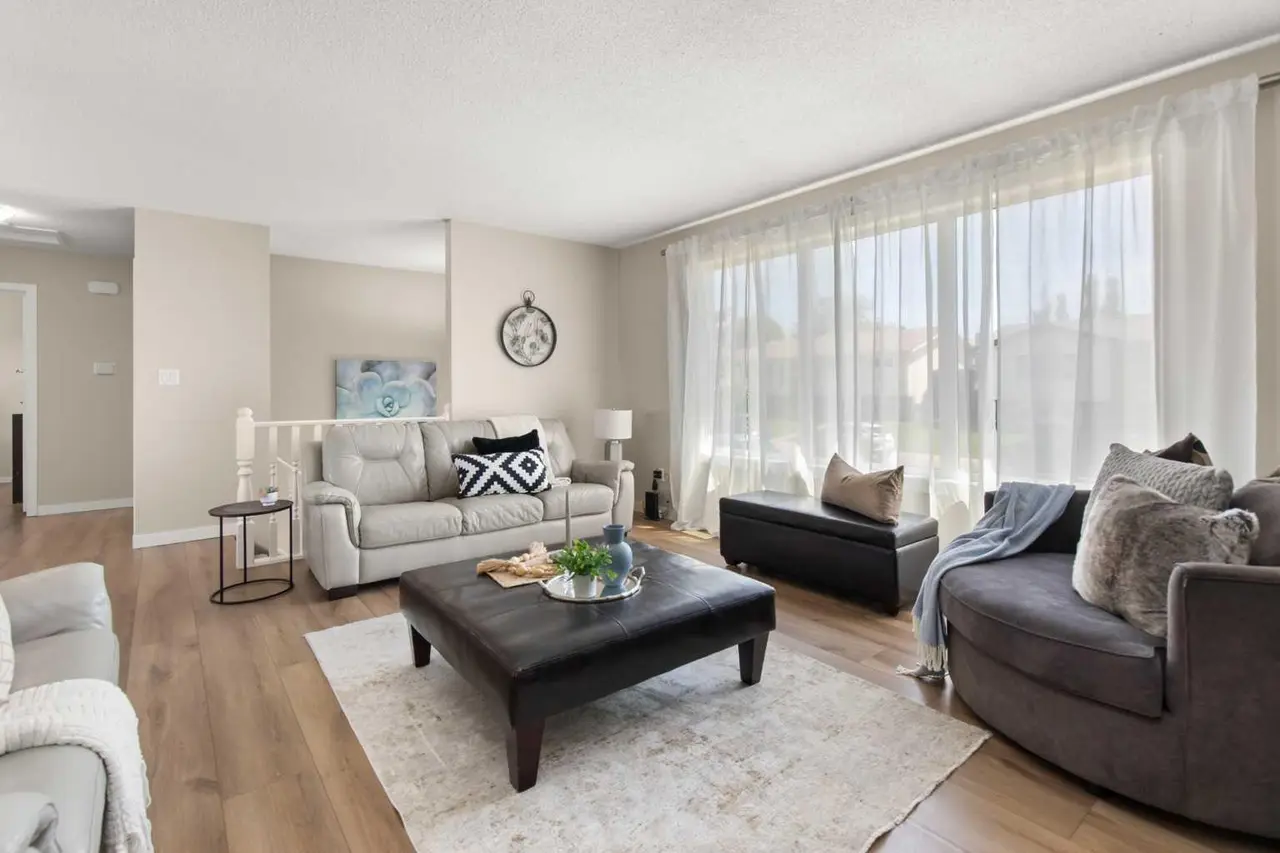 92 Sharpe Crescent SE