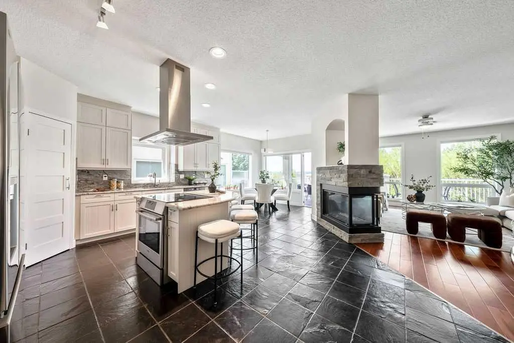 410 Mt Sparrowhawk Place SE
