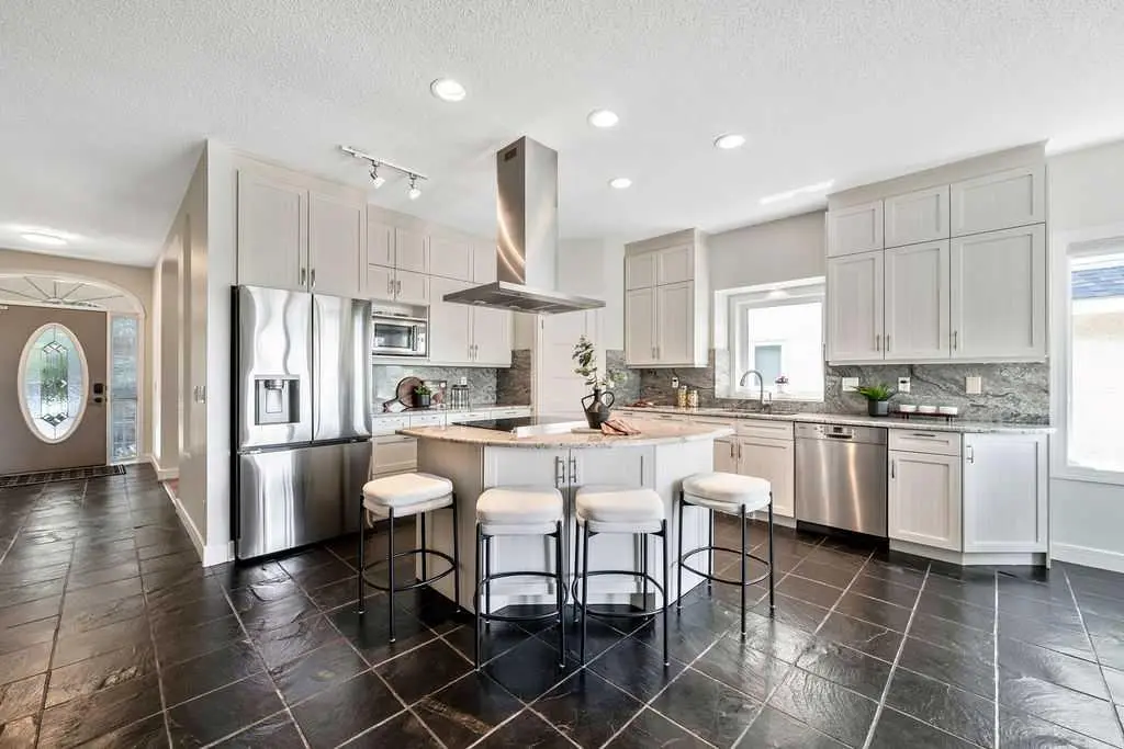 410 Mt Sparrowhawk Place SE