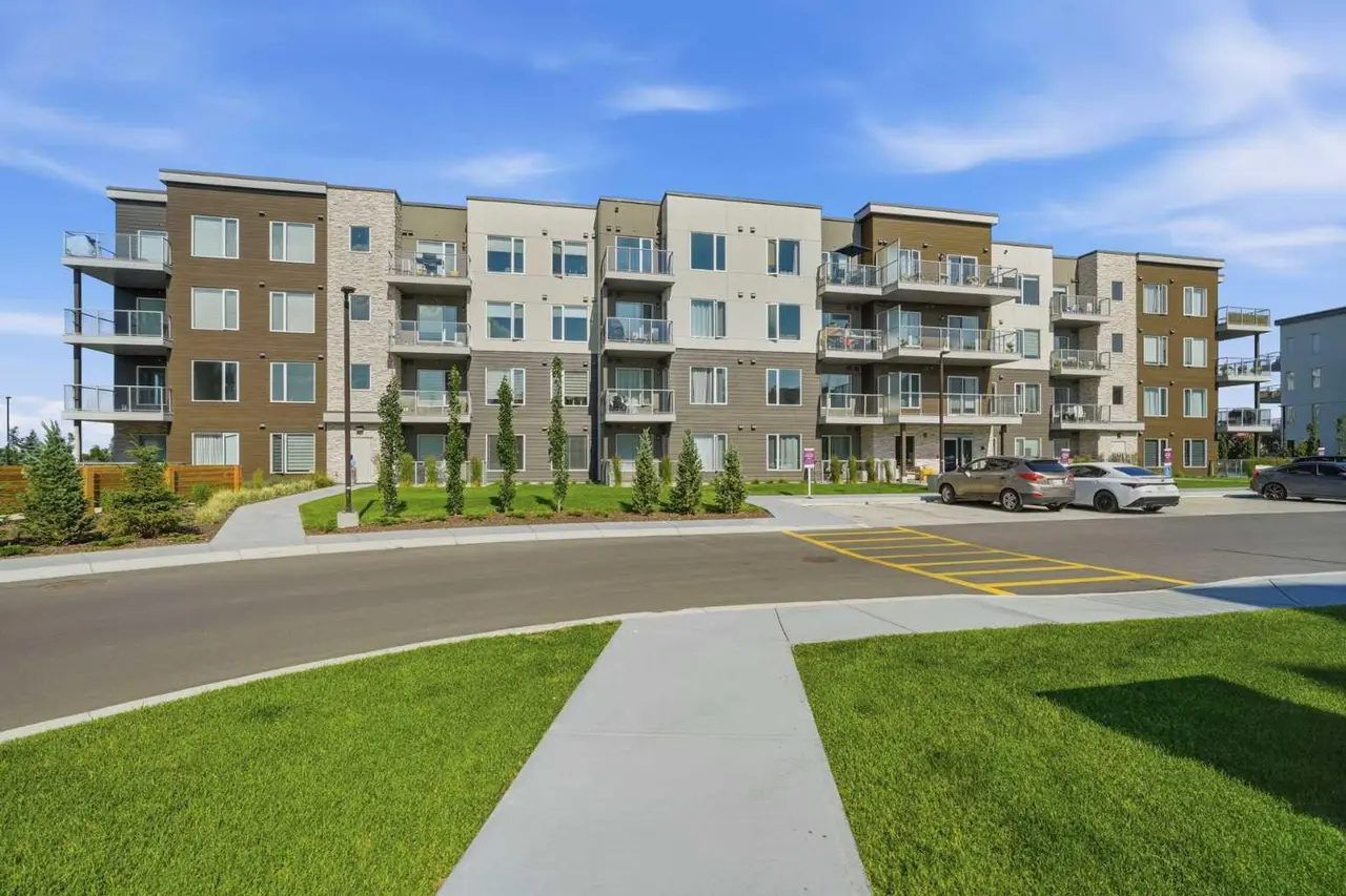109, 700 Shawnee Square SW