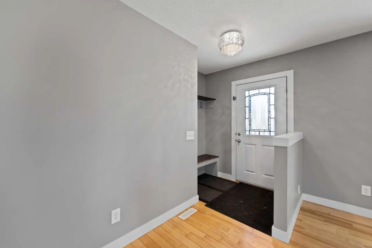 136 Maitland Drive NE